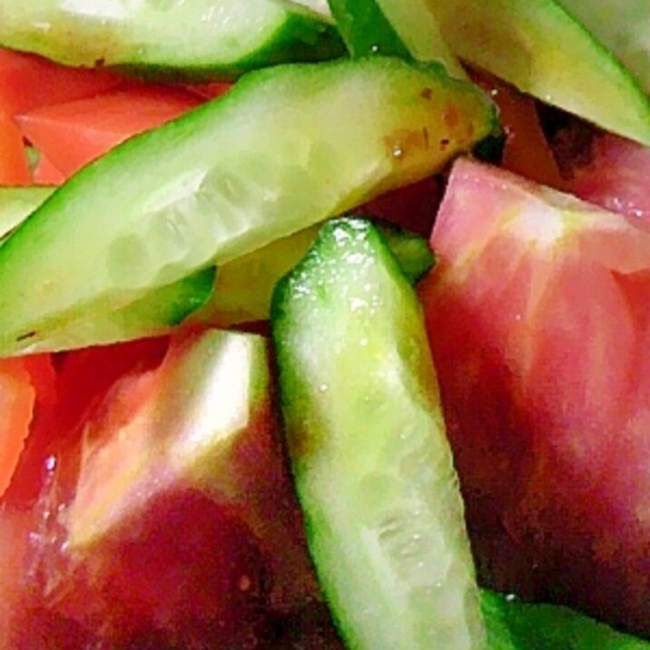 トマトときゅうりの生野菜サラダ‏